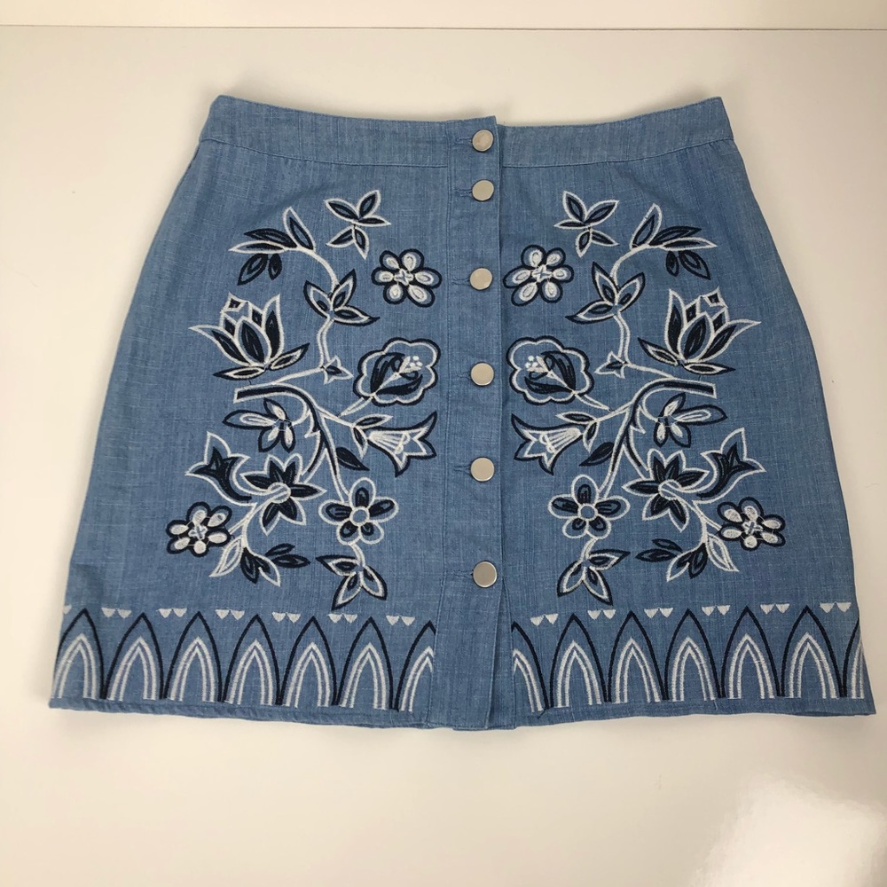 Blu Pepper embroidered denim skirt Sz large